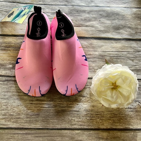 ⭐️NWT PINK WATER SHOES - Picture 2 of 4